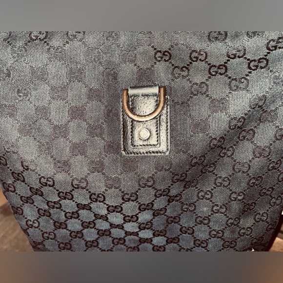 Authentic EUC GUCCI Abbey
Messenger Bag Gold
Hardware GG black canvas w dust bag - Picture 10 of 13